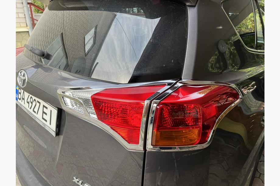 Toyota Rav 4 2013–2018 Kromade bakljuskåpor Libao V2 2013-2016 (2 st, plast) Image