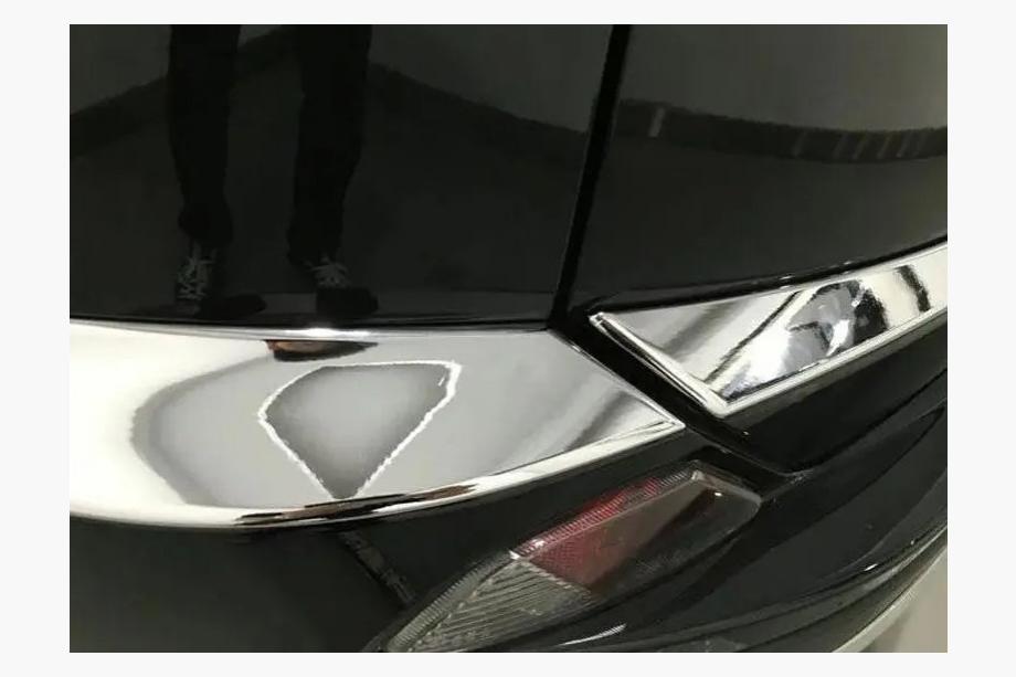 Toyota Rav 4 2013–2018 Lister i rostfritt stål för bakre stötfångare och baklucka Libao 2016-2018 (3 st) Foto 2