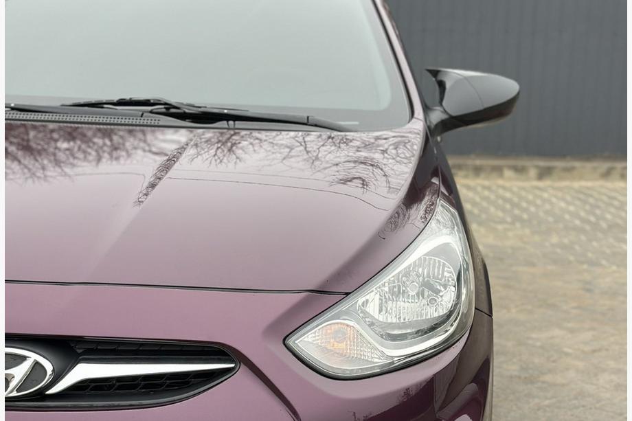 Hyundai Accent 2011–2017 Spegelkåpor med urtag för blinkers BMW-style (2 st) Foto 2
