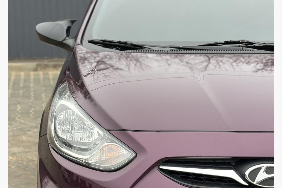 Hyundai Accent 2011–2017 Spegelkåpor med urtag för blinkers BMW-style (2 st) Foto 1