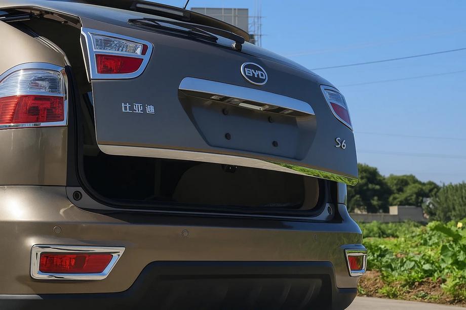 BYD S6 2010–2016 Libao bagageluckans kantlist i rostfritt stål Image