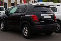 Chevrolet Trax 2012–2023 Kromlist ovanför registreringsskylt Libao (ABS) foto 1