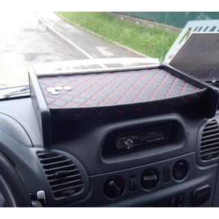 Instrumentbrädshylla (2000-2006, Svart med röd söm) Mercedes Sprinter W901/902/903/904/905 1995–2006 foto 1