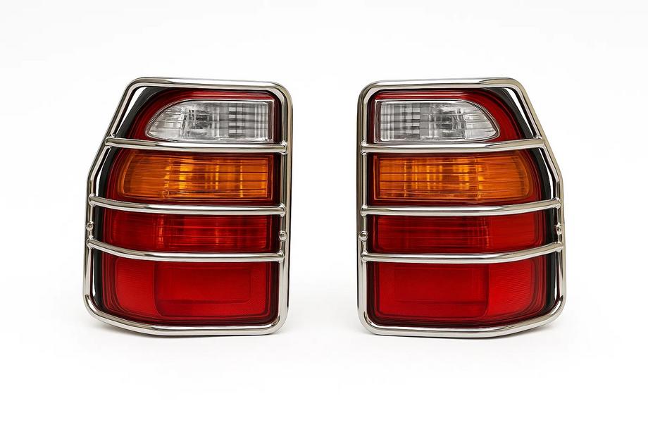 Toyota Land Cruiser 100 1998–2007 Krom bakljusskydd (för Land Cruiser 105) Image