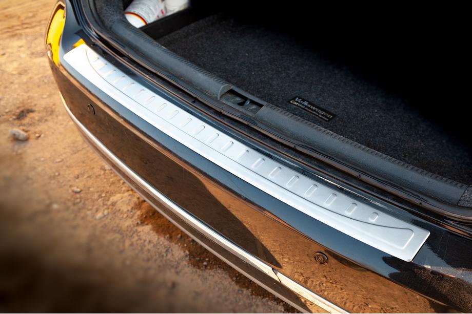 Volkswagen Passat B7 2012–2015 OmsaLine MAT bakre stötfångarskydd (Sedan, rostfritt stål) Image