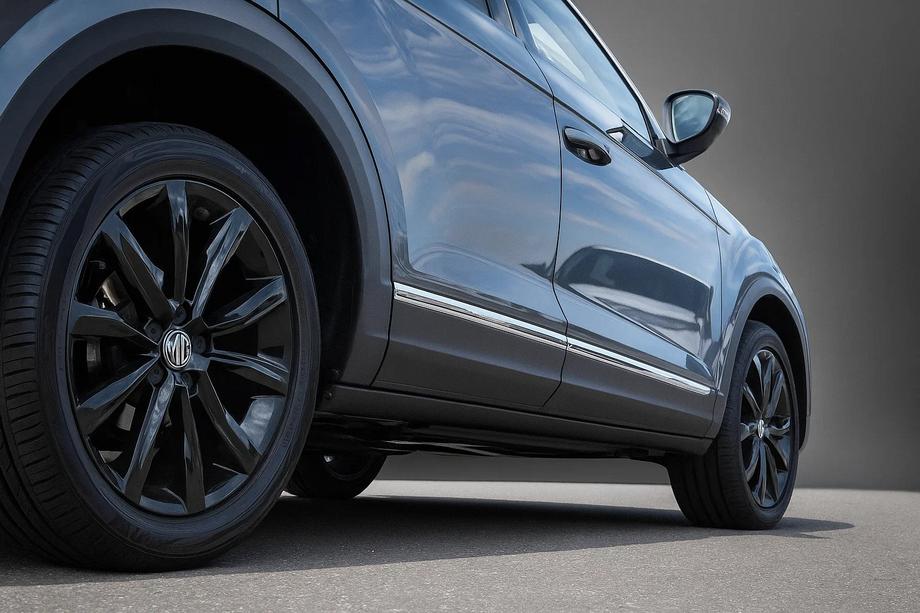 Volkswagen Tiguan 2016–2023 Carmos dörrlister för AllSpace (set 4 st, rostfritt stål) Image