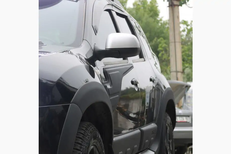 Dacia Duster 2008–2018 Övre dörrlister (2 st) Foto 9