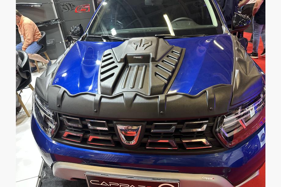 Dacia Duster 2018–2024 Motorhuvskåpa (ABS) Image