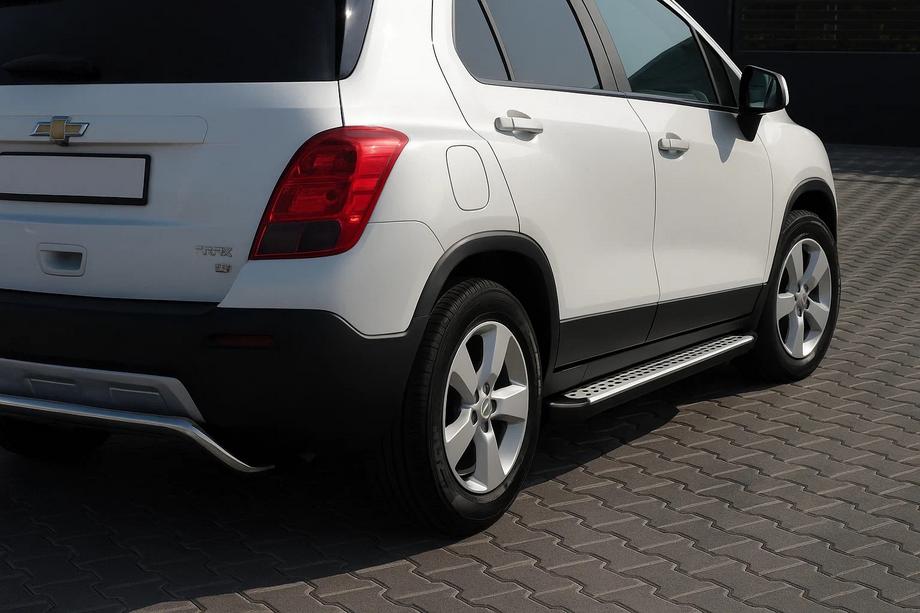 Chevrolet Trax 2012–2023 OEM V2 sidosteg (2 st., aluminium) Image