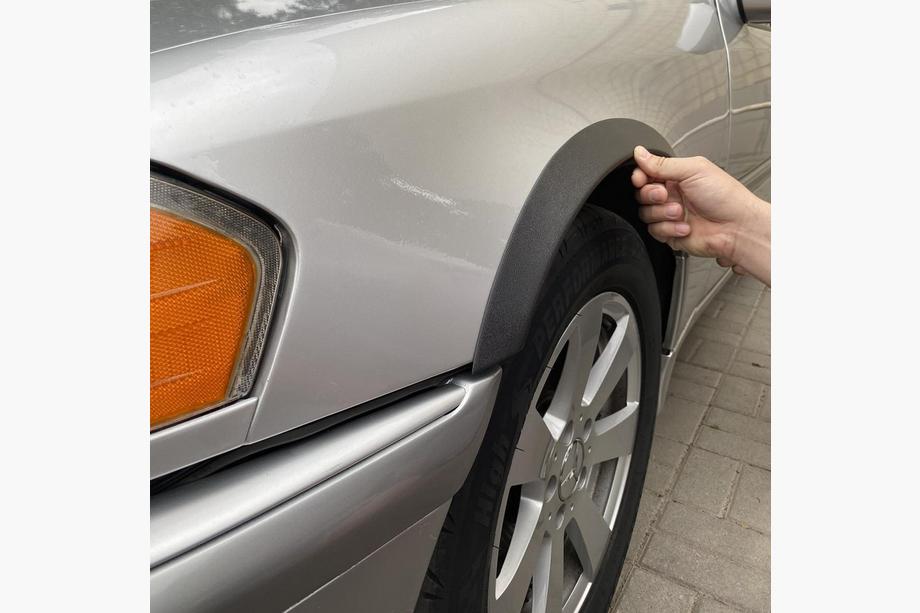 Mercedes C-class W202 1993–2001 Hjulhuslister (4 st, svarta, ABS-plast) Image