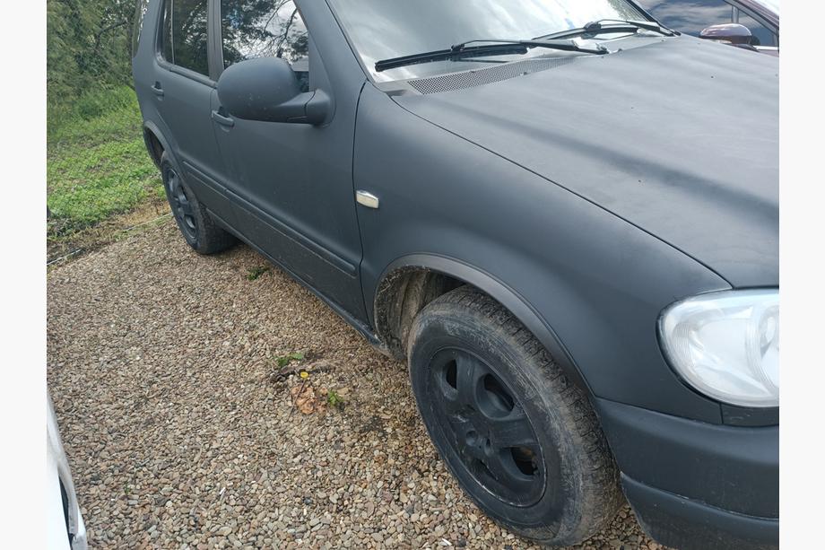 Mercedes ML W163 1997–2005 Hjulhuslister (4 st, svarta, ABS-plast) Foto 2