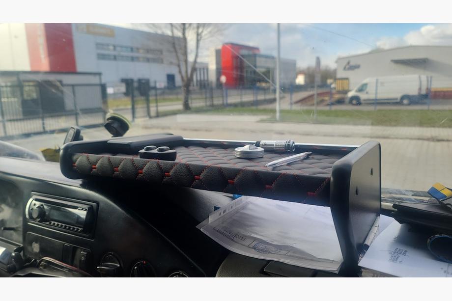 Volkswagen LT 1995–2006 Instrumentbrädshylla (svart med röd söm) Image