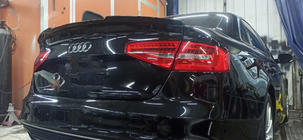 Audi A4 B8 2007–2015 HongHang spoiler (ABS, blanksvart) foto 1