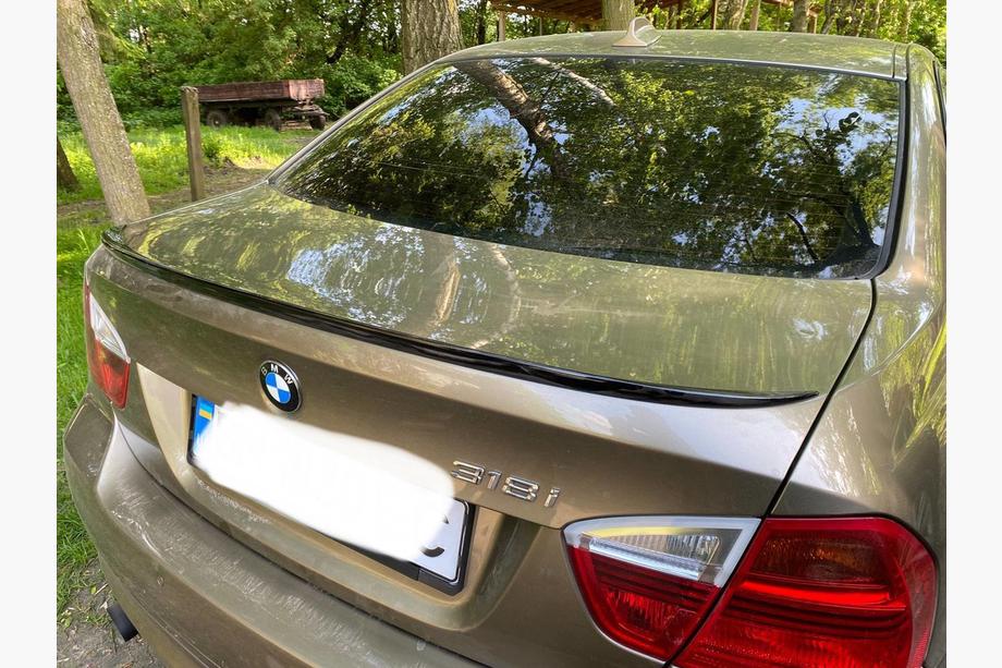 BMW 3-serie E90/E91 2005–2011 HongHang V1 spoiler (ABS, svart högglans) Image