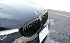 BMW 5-serien G30/G31 2017–2023 Njurgrill 1 Bar (2017-2020, svart högglans) foto 1