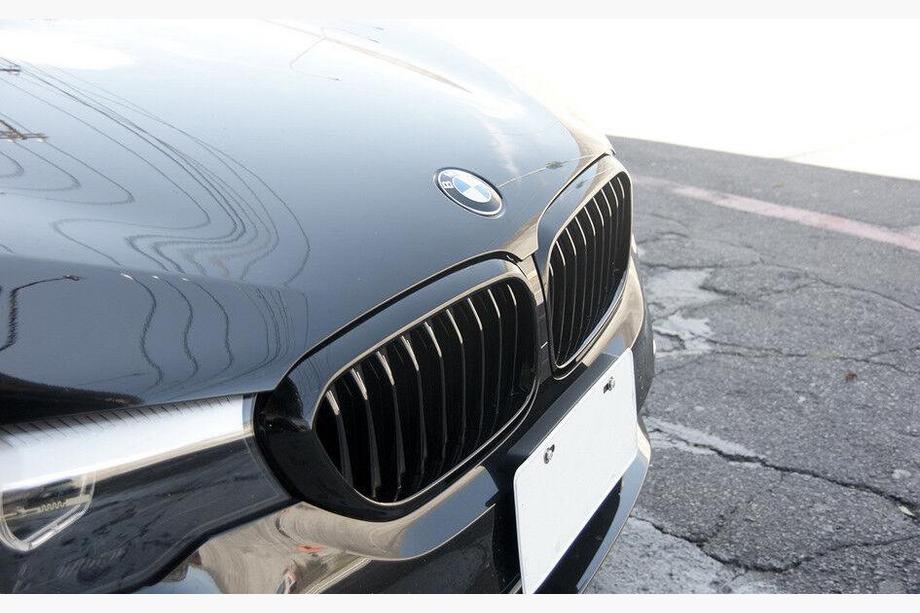 BMW 5-serien G30/G31 2017–2023 Njurgrill 1 Bar (2017-2020, svart högglans) Image