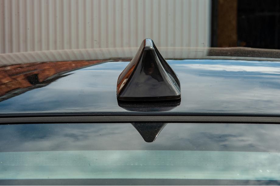 Shark fin-takantenn (svart, ABS) Foto 16