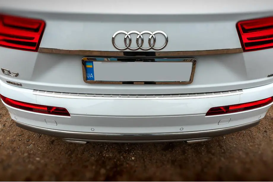 Audi Q7 2015–2026 Kromlist ovanför registreringsskylten (rostfritt stål) Image