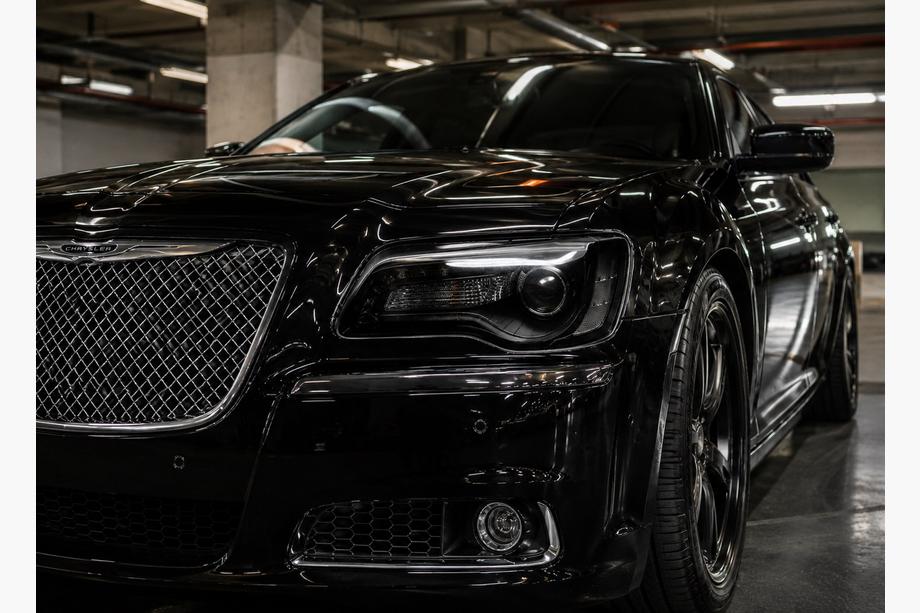 Chrysler C300 2011–2023 Framstrålkastare Black Edition (2 st) Foto 1