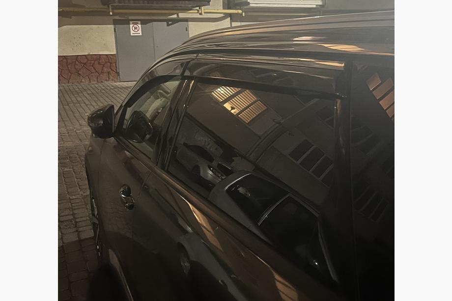 Peugeot 5008 2016–2023 Vindavvisare för fönster med kromlist (4 st, Niken) Foto 3