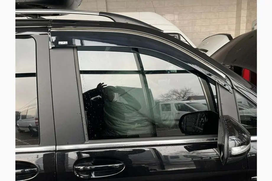 Mercedes Viano 2004–2014 Vindavvisare med kromlist (2 st, Niken) Image