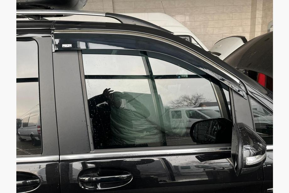 Mercedes Vito/V-klass W447 2014– Vindavvisare med kromlist (2 st, Niken) Image