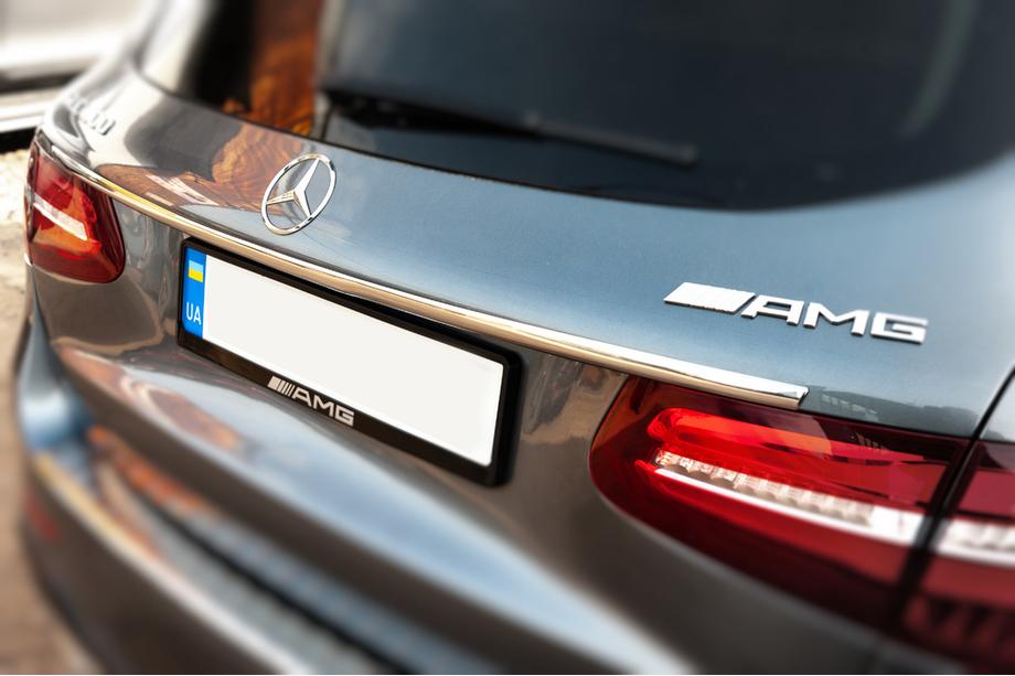 Mercedes GLC X253 2015–2022 Kromlist ovanför registreringsskylten (rostfritt stål) Image