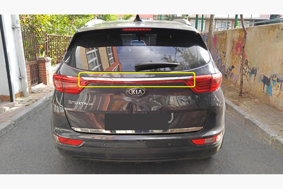 Kia Sportage 2015–2021 Kromlist ovanför registreringsskylt (2019-2021, rostfritt stål) Image