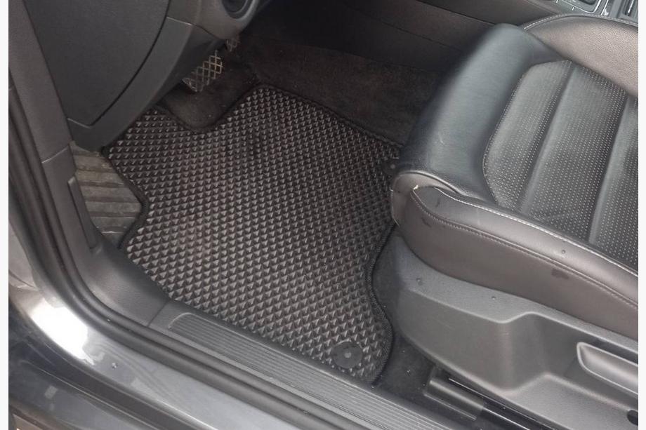 Volkswagen Golf 7/E-Golf 2012–2020 EVA-bilmattor för E-Golf (svarta) Image