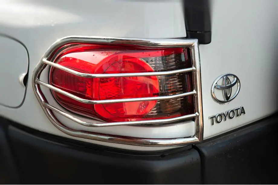 Toyota FJ Cruiser 2006–2022 Bakljusskydd i rostfritt stål (2 st) Image