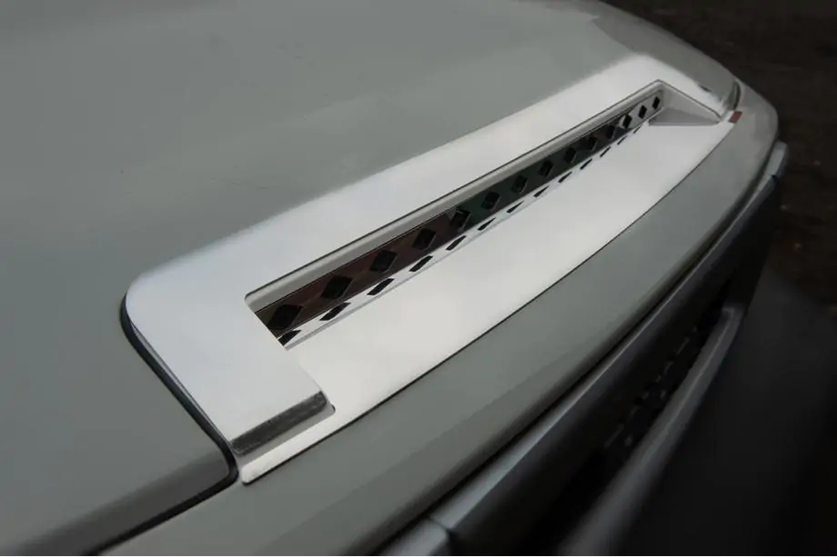 Toyota FJ Cruiser 2006–2022 Kromlister för motorhuv (rostfritt stål) Image