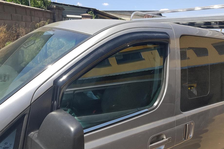Hyundai H300, H1, Starex 2008–2020 Yttre fönsterlister (2 st, rostfritt stål) Image