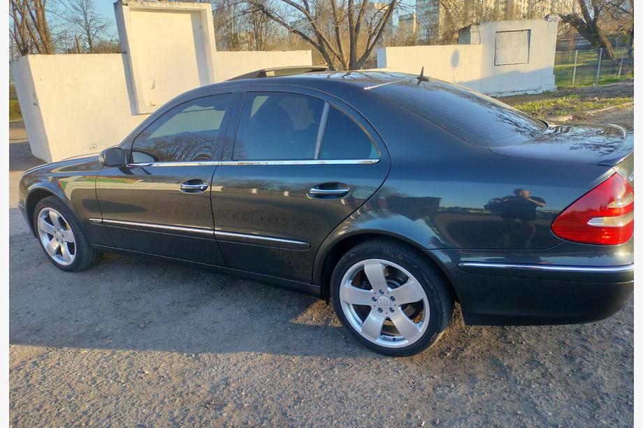 Mercedes E-klass W211 2002–2009 Yttre fönsterlister (rostfritt stål) Foto 8